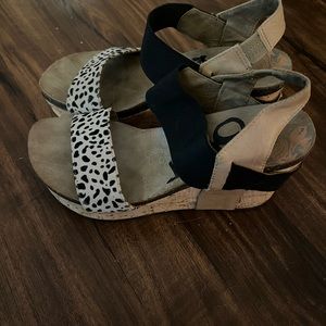 OTBT cheetah print wedges size 7